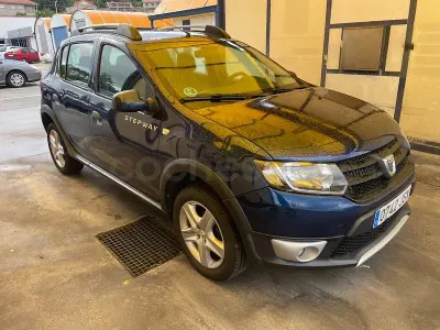 Usado Dacia Sandero Stepway 90 CV (66 kW) 2016 Azul Berlina