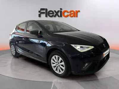 Usado Seat Ibiza Style Plus 110 CV (80 kW) 2022 Azul Utilitario