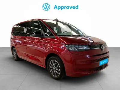 Usado VW Multivan Life 150 CV (110 kW) 2025 Rojo Monovolumen