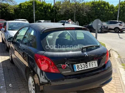 Usado Peugeot 207 90 CV (66 kW) 2006 Negro Berlina