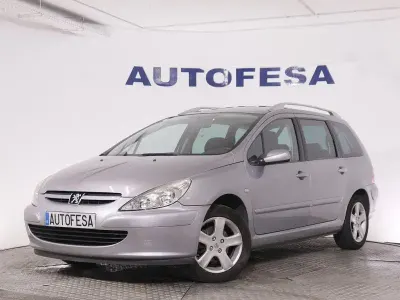 Usado Peugeot 307 136 CV (100 kW) 2004 Gris plata Familiar