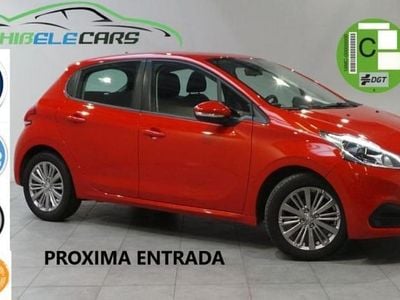 Usado Peugeot 208 Allure 82 CV (60 kW) 2019 Naranja Utilitario