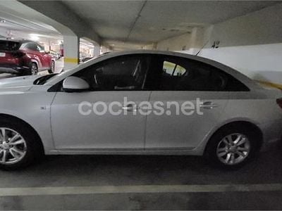 Usado Chevrolet Cruze LT 130 CV (95 kW) 2015 Gris / plata Berlina