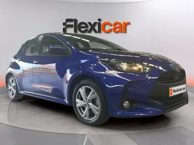 Usado Toyota Yaris Hybrid Active 116 CV (85 kW) 2025 Azul Berlina
