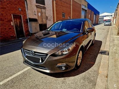Usado Mazda 3 Luxury 150 CV (110 kW) 2015 Gris / plata Berlina