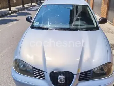 Usado Seat Ibiza Fresh 75 CV (55 kW) 2004 Azul Utilitario