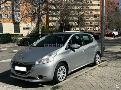 Usado Peugeot 208 Active 82 CV (60 kW) 2013 Blanco Utilitario
