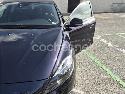 Usado Volvo V40 CC Momentum 120 CV (88 kW) 2015 Azul Familiar