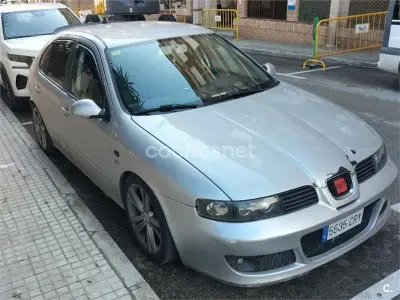 Usado Seat Leon FR 150 CV (110 kW) 2004 Gris / plata Utilitario