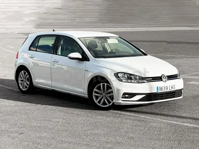 Usado VW Golf VIII Edition 130 CV (95 kW) 2020 Blanco Berlina