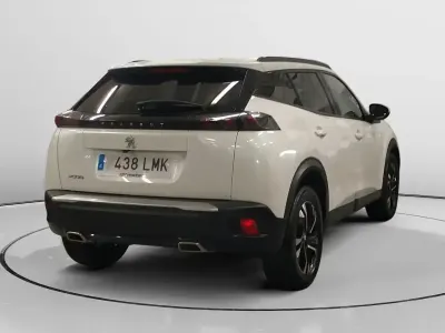 Usado Peugeot 2008 Allure 131 CV (96 kW) 2021 Blanco SUV