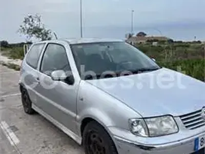 Usado VW Polo Trendline 75 CV (55 kW) 2001 Gris / plata Berlina