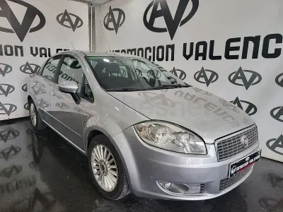 Usado Fiat Linea Dynamic 120 CV (88 kW) 2009 Gris / plata Berlina