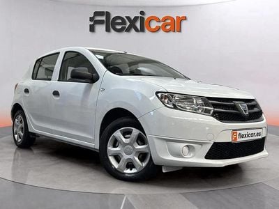 Usado Dacia Sandero Ambiance 75 CV (55 kW) 2016 Blanco Utilitario