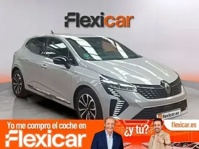 Usado Renault Clio Techno 90 CV (66 kW) 2025 Gris Utilitario