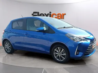 Usado Toyota Yaris Active 69 CV (50 kW) 2019 Azul Berlina