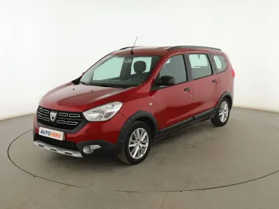 Usado Dacia Lodgy Comfort 116 CV (85 kW) 2022 Rojo Monovolumen