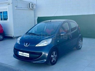 Usado Peugeot 107 54 CV (39 kW) 2009 Gris / plata Utilitario