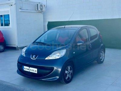 Gris / plata Usado 2009 Peugeot 107 Utilitario | 3490 €