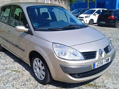 Usado Renault Scenic E-Tech Dynamique 111 CV (81 kW) 2007 Gris Monovolumen