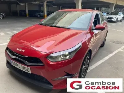 Usado Kia Ceed 101 CV (74 kW) 2025 Rojo Utilitario