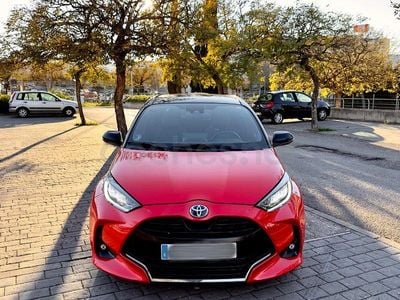 Usado Toyota Yaris Hybrid Plus 116 CV (85 kW) 2020 Rojo Berlina