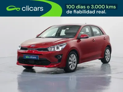 Käytetty Kia Rio 100 HP (73 kW) 2021 Punainen Sedan