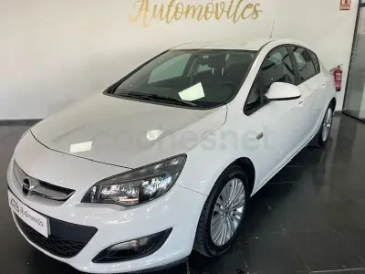 Usado Opel Astra Selective 140 CV (102 kW) 2015 Blanco Berlina
