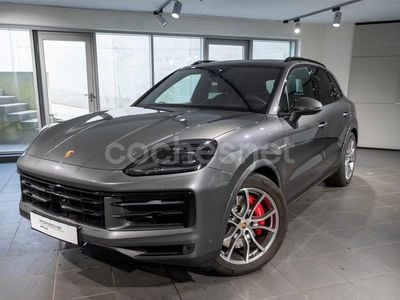 Gris / plata Usado 2024 Porsche Cayenne S E-Hybrid SUV | 104.900 €