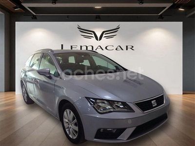 Usado Seat Leon Style 115 CV (84 kW) 2020 Azul Familiar