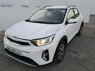 Usado Kia Stonic 100 CV (73 kW) 2022 Blanco SUV