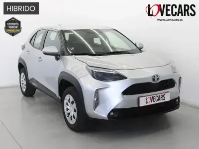 Usado Toyota Yaris Active 120 CV (88 kW) 2024 Gris Utilitario