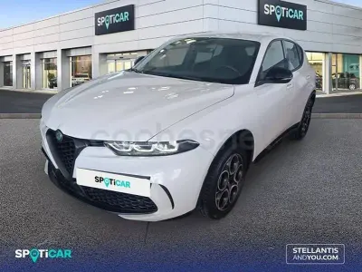 Usado Alfa Romeo Tonale Sprint 130 CV (95 kW) 2024 Gris / plata SUV