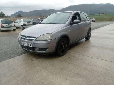 Usado Opel Corsa Essentia 69 CV (50 kW) 2005 Plateado Utilitario