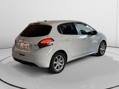 Begagnad Peugeot 208 Style 82 HK (60 kW) 2016 Vit Halvkombi
