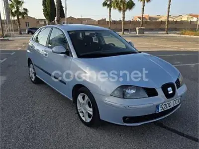 Usado Seat Ibiza 100 CV (73 kW) 2004 Azul Utilitario