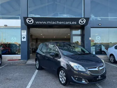 Usado Opel Meriva Excellence 136 CV (100 kW) 2016 Gris / plata Monovolumen