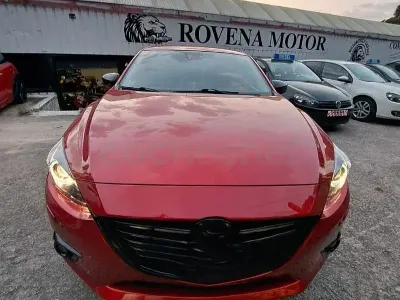 Usado Mazda 3 Luxury 150 CV (110 kW) 2016 Granate Berlina