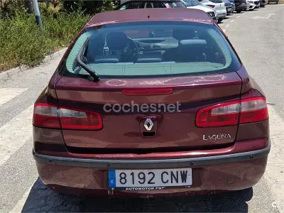 Usado Renault Laguna II Expression 120 CV (88 kW) 2003 Granate Berlina