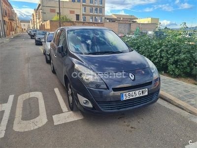 Usado Renault Scénic III 130 CV (95 kW) 2010 Gris / plata Monovolumen