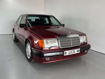 Usado Mercedes E500 320 CV (235 kW) 1991 Rojo Berlina