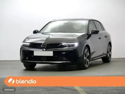 Usado Opel Astra Elegance 181 CV (133 kW) 2023 Negro Utilitario