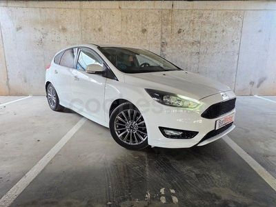 Usado Ford Focus ST-Line 125 CV (91 kW) 2018 Blanco Berlina