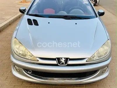 Usado Peugeot 206 110 CV (80 kW) 2003 Gris / plata Descapotable