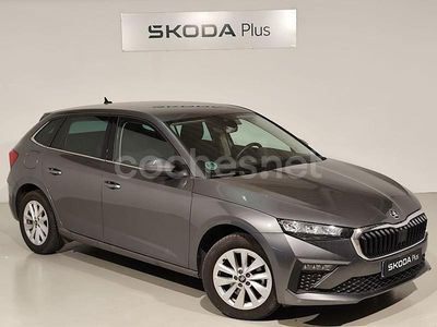 Usado Skoda Scala Selection 115 CV (84 kW) 2025 Gris / plata Utilitario
