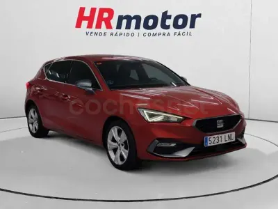 Usado Seat Leon FR 204 CV (150 kW) 2021 Rojo Berlina