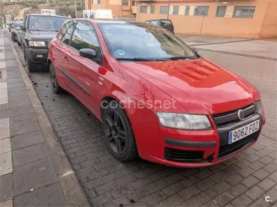 Usado Fiat Stilo Feel 95 CV (69 kW) 2006 Rojo Berlina