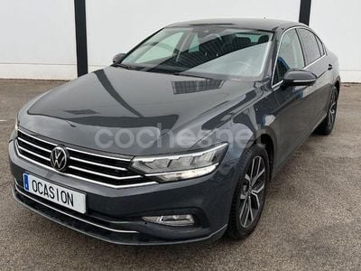 Usado VW Passat Executive 150 CV (110 kW) 2021 Gris / plata Berlina