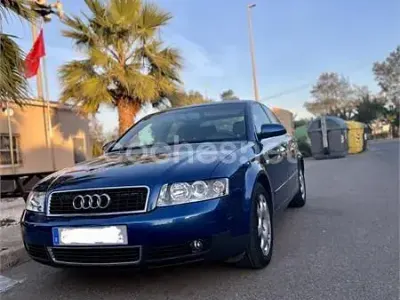 Usado Audi A4 130 CV (95 kW) 2004 Azul Berlina