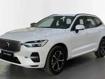 Usado Volvo XC60 Core 2025 Oro SUV